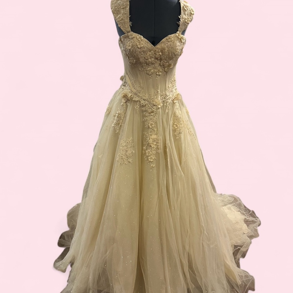 Elegant Cream Lace Evening Gown
